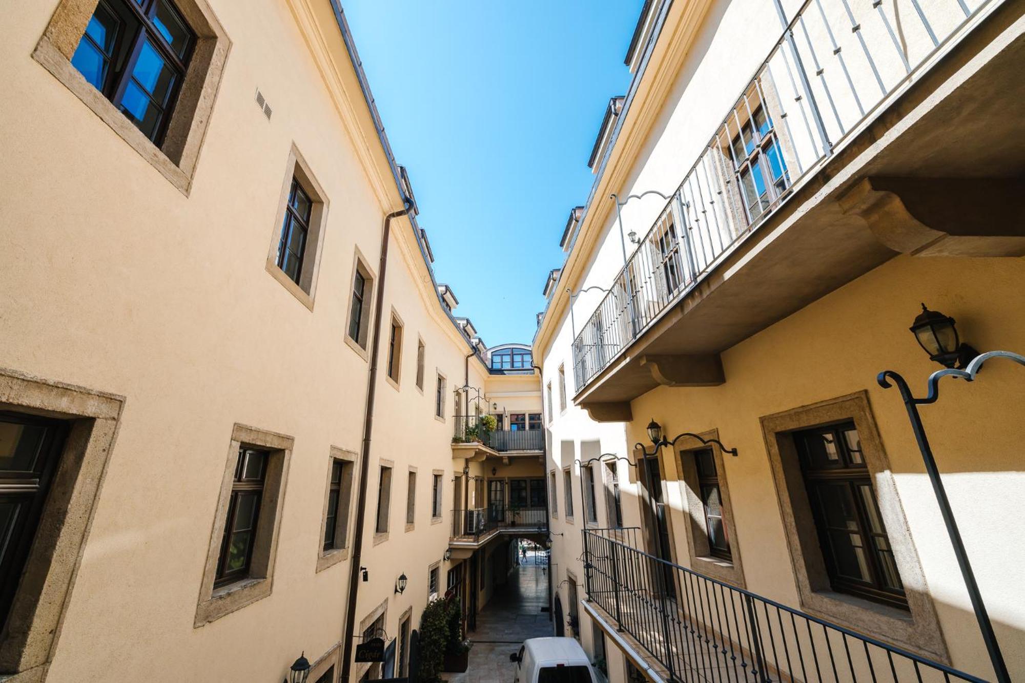 Michalska Residences Bratislava Buitenkant foto